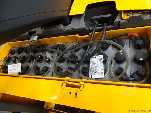 Tow Tractor Jungheinrich EZS C40