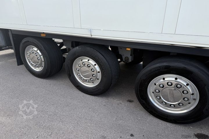 Kühlauflieger Schmitz Cargobull SKO 24 Thermoking / Swiss-Vehicle
