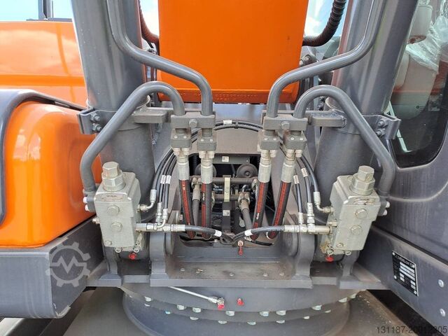 Crawler excavator Develon DX225LC-7M