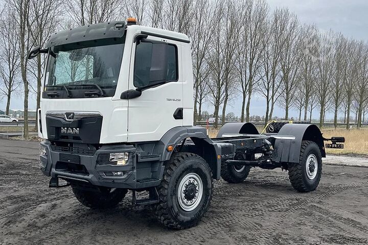 Chassis with cab MAN TGM 18.250 BB CH Chassis Cabin (10 units)