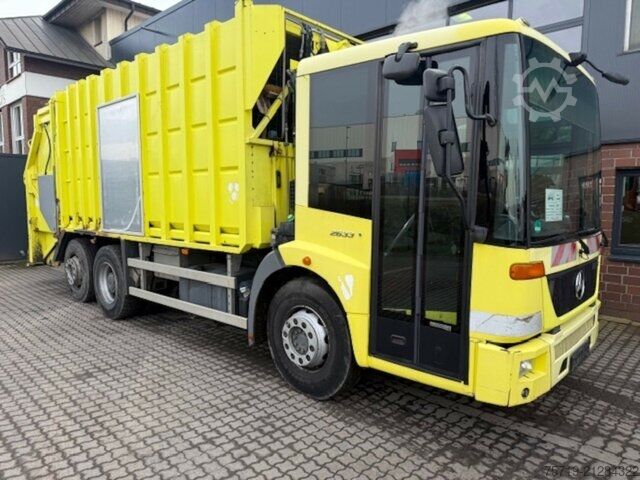Garbage truck Mercedes-Benz 2633 6x2 Econic Geesink Value PAK