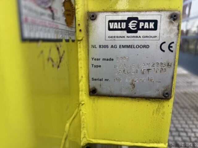 Garbage truck Mercedes-Benz 2633 6x2 Econic Geesink Value PAK