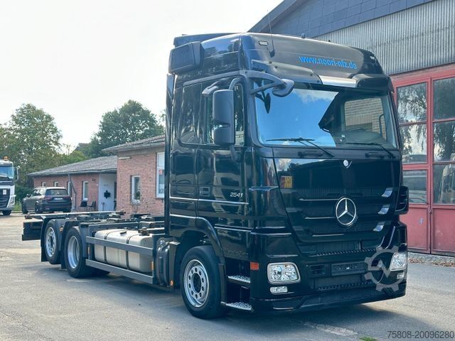 Swap body truck MERCEDES-BENZ Actros 2541 Megaspace Retarder  3Sitzer 326TKM