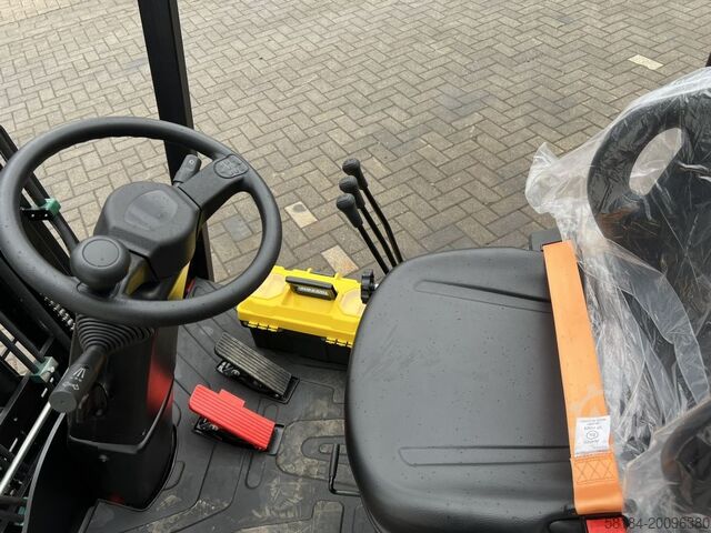 Electric 4-wheel forklift EP TCL101