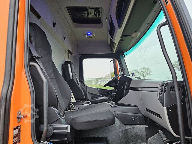 Sliding tarpaulin MERCEDES-BENZ ANTOS 1830 Folding taillift