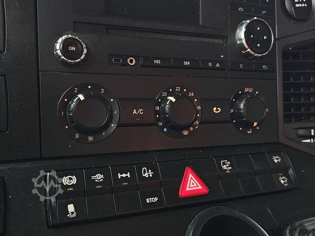 Sliding tarpaulin MERCEDES-BENZ ANTOS 1830 Folding taillift