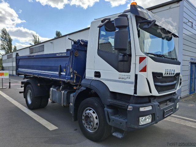Three-sided tipper truck IVECO AD190T33 EVI_C / Schalter / Meiller