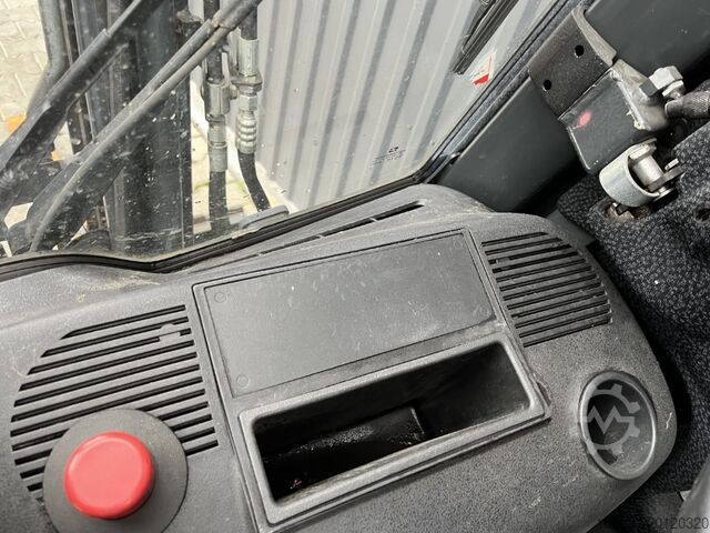 Electric 3-wheel forklift Linde E18L-02