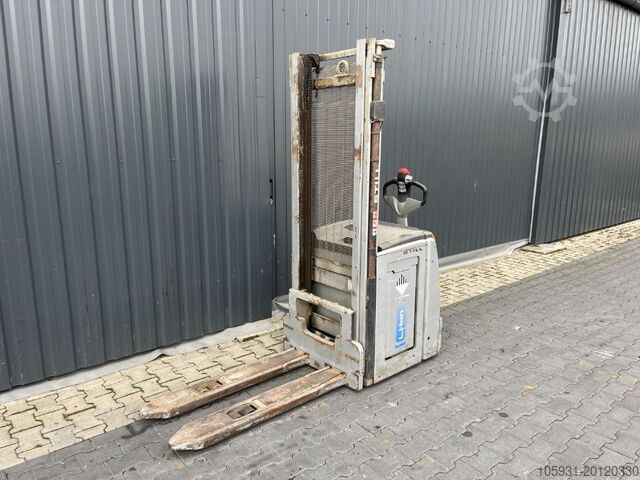 Pedestrian Stacker Still EXV14