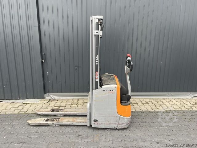 Pedestrian Stacker Still EXV12i