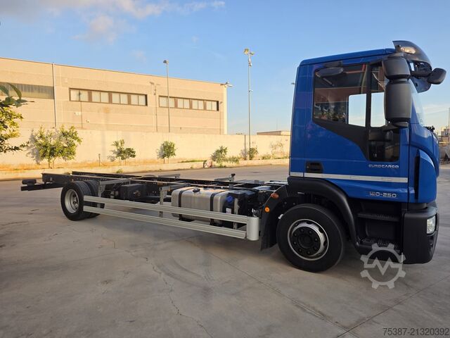 LKW-Fahrgestell IVECO 120E25P