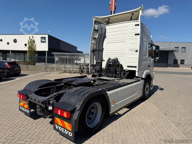Standard tractor Volvo FM 410 GLOBETROTTER XL E6