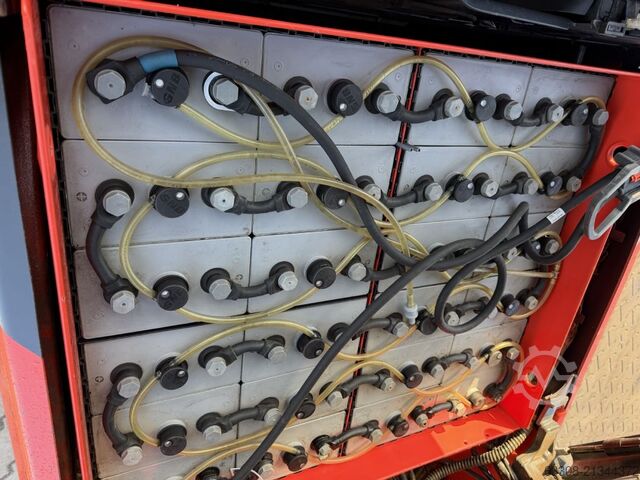 Electric 3-wheel forklift Linde E16L-02