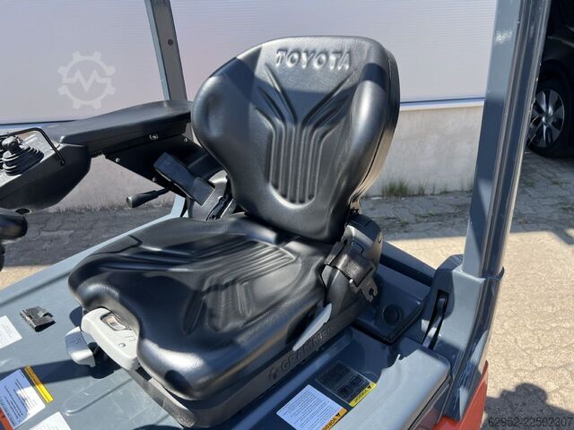 Electric 3-wheel forklift Toyota 8 FBE 15 T