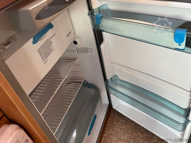 Teilintegriertes Wohnmobil DETHLEFFS Van 001 - Festbett - Solar - Klima - TV -