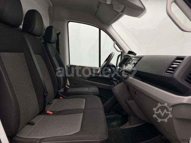 Box van VOLKSWAGEN Crafter 35 *Ladebordwand* KAMERA+KLIMA+TEMPOMAT