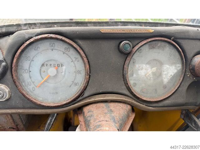 Oldtimer-Lkw defekt als Ersatzeillager Daimler Benz Unimog 403A