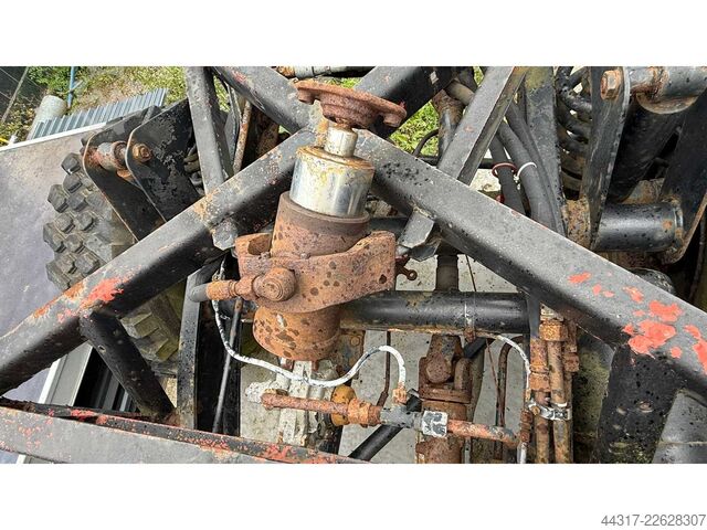 Oldtimer-Lkw defekt als Ersatzeillager Daimler Benz Unimog 403A