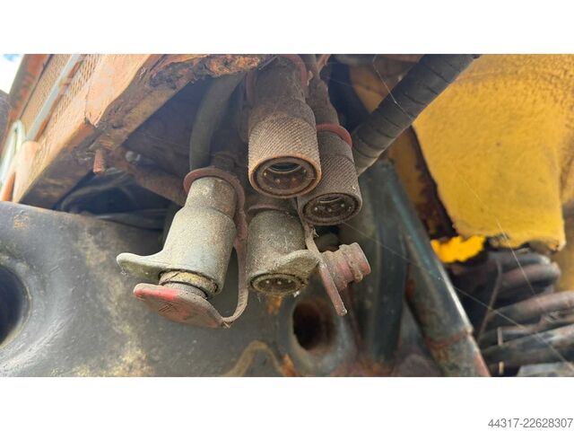 Oldtimer-Lkw defekt als Ersatzeillager Daimler Benz Unimog 403A