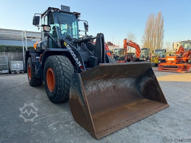 Wheel loader Doosan DL220-7