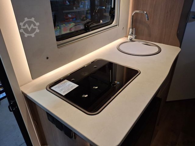 Semi-integrated camper CARADO T 135 pro+ / Hubbett / TV Paket