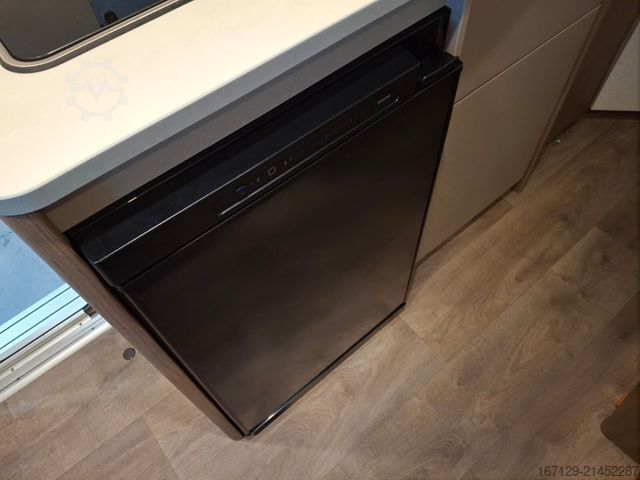 Semi-integrated camper CARADO T 135 pro+ / Hubbett / TV Paket