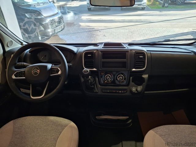 Semi-integrated camper CARADO T 135 pro+ / Hubbett / TV Paket