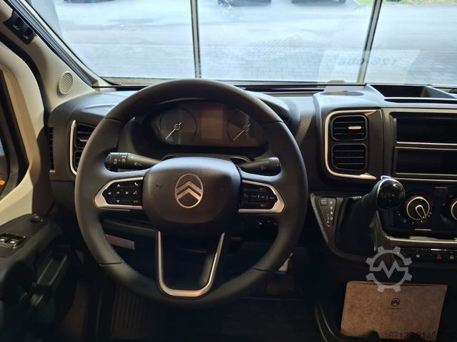 Semi-integrated camper CARADO T 338s Automatik / 5Sitz und Schlafplätze /..