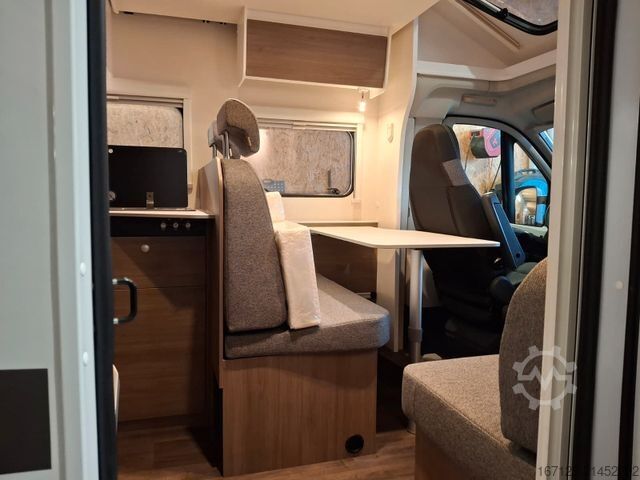 Semi-integrated camper CARADO T 338s Automatik / 5Sitz und Schlafplätze /..