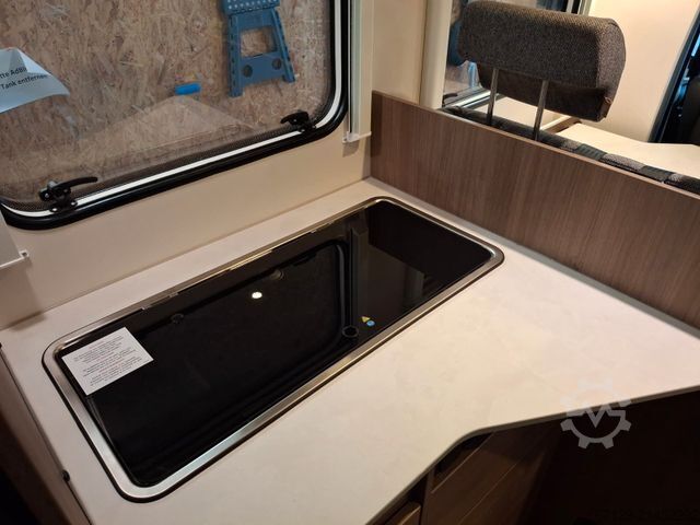 Semi-integrated camper CARADO T 338s Automatik / 5Sitz und Schlafplätze /..