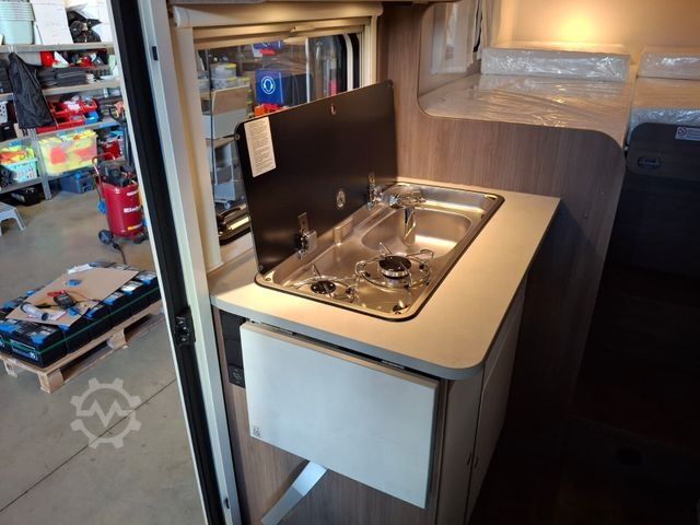 Semi-integrated camper CARADO V 347 pro+ / Safety inkl. ACC / Lift Bett