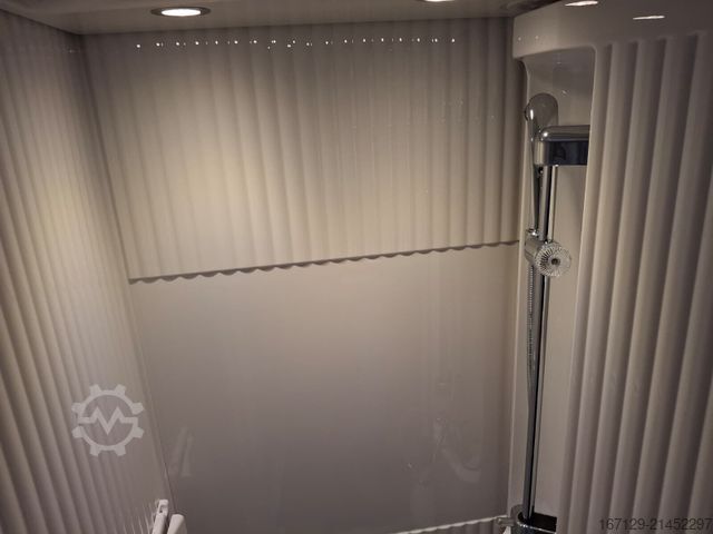 Semi-integrated camper CARADO V 347 pro+ / Safety inkl. ACC / Lift Bett