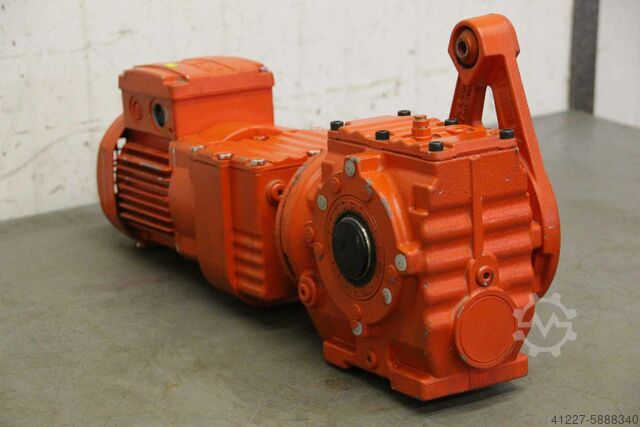 Gear motor 0.12 kW 4.7 rpm SEW-Eurodrive SA47/T R17 DR63S4/TF