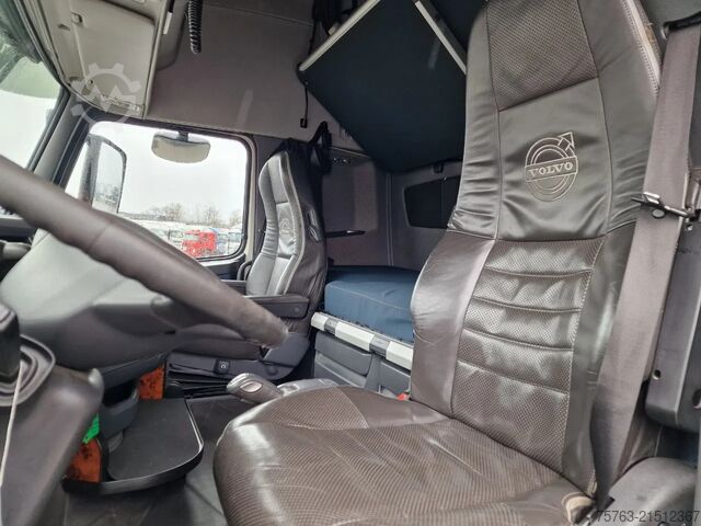 Suitcase Volvo FH 13.460 Globetrotter XL 6x2 - Box with side d...