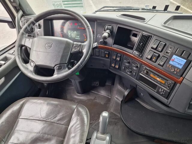 Suitcase Volvo FH 13.460 Globetrotter XL 6x2 - Box with side d...