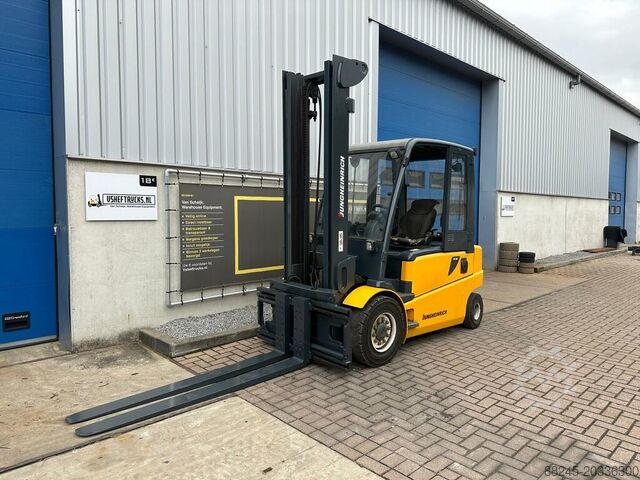 VS-22429 Electric forklift Jungheinrich EFG540 with fork spreader JUNGHEINRICH EFG540