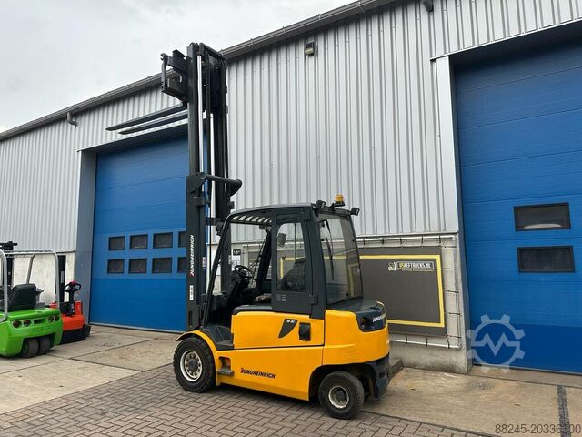 VS-22429 Electric forklift Jungheinrich EFG540 with fork spreader JUNGHEINRICH EFG540