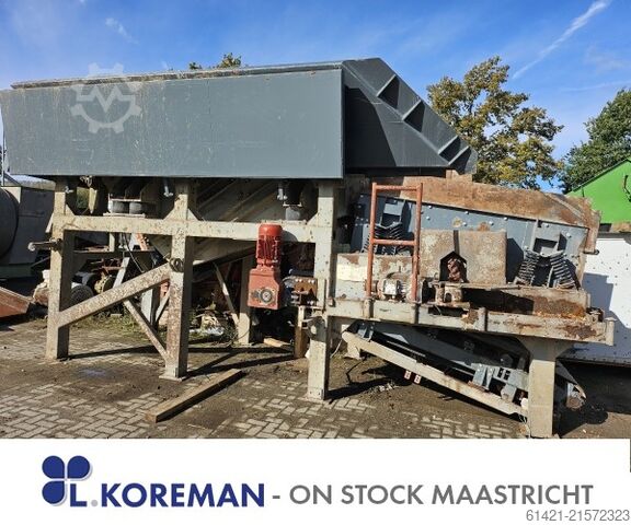 Kleemann Trichter mit Vibrationsrinne  Kleemann hopper with vibrating chute