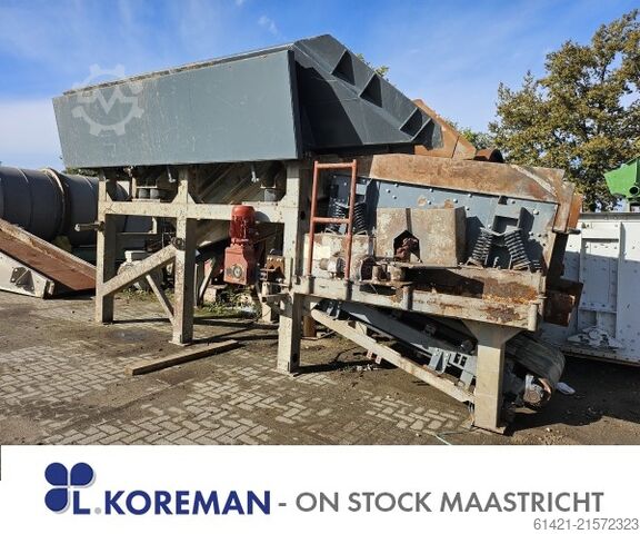 Kleemann Trichter mit Vibrationsrinne  Kleemann hopper with vibrating chute