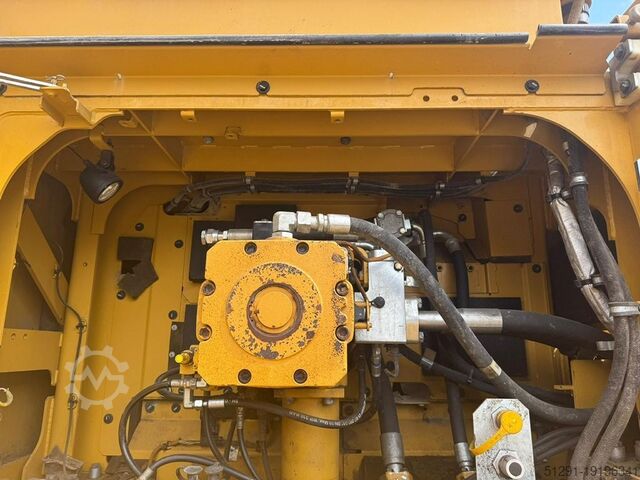 Kettenbagger Caterpillar 390FL ME