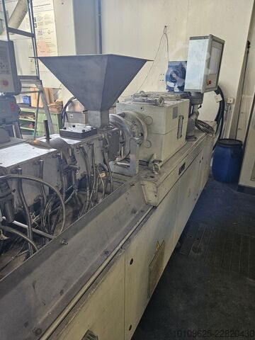 Twin-screw extruder Berstorff ZE 40A X 55D-UTX