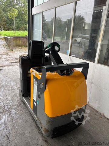 Tow Tugs Jungheinrich EZS C40