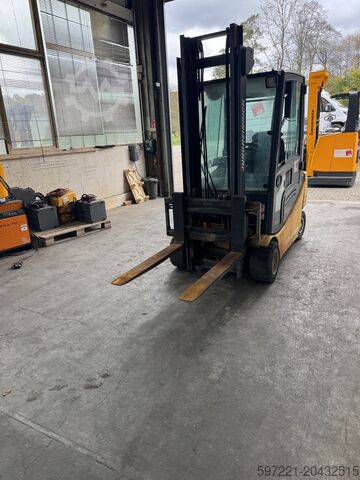 Elektrisch – 4 Räder Jungheinrich EFG 320 Batterie aus BJ:2018