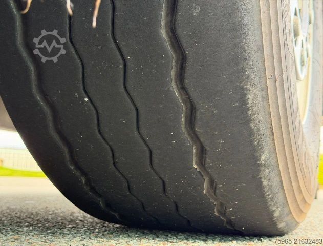 Reefer semitrailer CHEREAU CSD3 TECNOGAM LIFT AXLE TAIL LIFT 1340x250x265 C