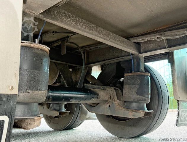 Reefer semitrailer CHEREAU CSD3 TECNOGAM LIFT AXLE TAIL LIFT 1340x250x265 C