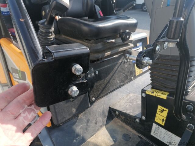 Radlader GIANT G2700 X-tra HD with loader bucket and palletfork