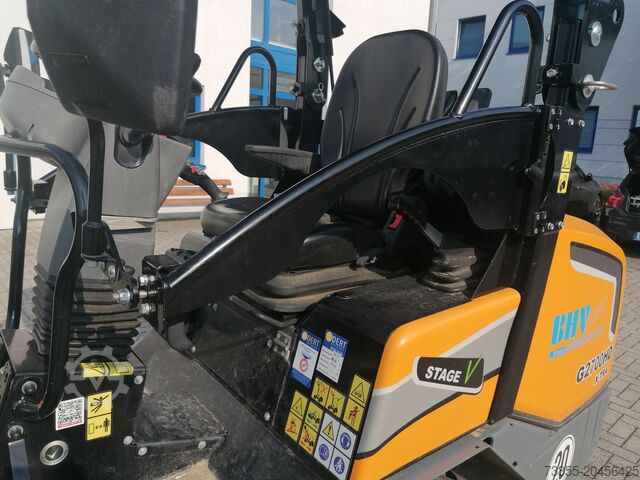 Radlader GIANT G2700 X-tra HD with loader bucket and palletfork