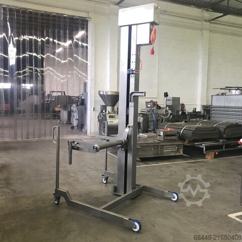 Mobile Beschickung für 200L Normwagen Barsso mobiele lift voor 200L normwagens