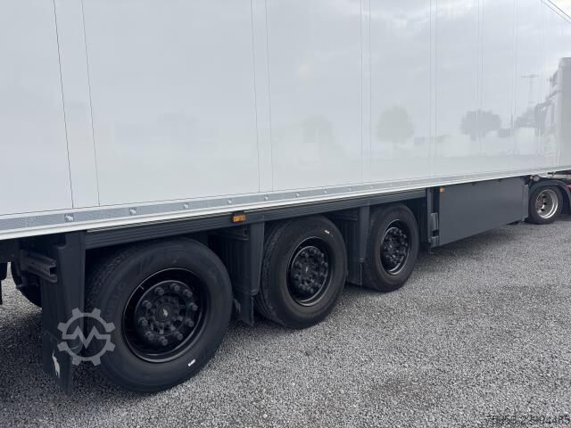 Reefer semitrailer Schmitz Cargobull SKO 24/L-14.7 FP 45 V7 Pharma Lang LKW Vector HE19