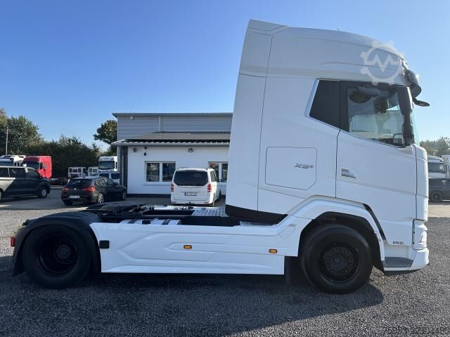 Standard tractor unit DAF XG+ 530 Intarder Navigation Standklima